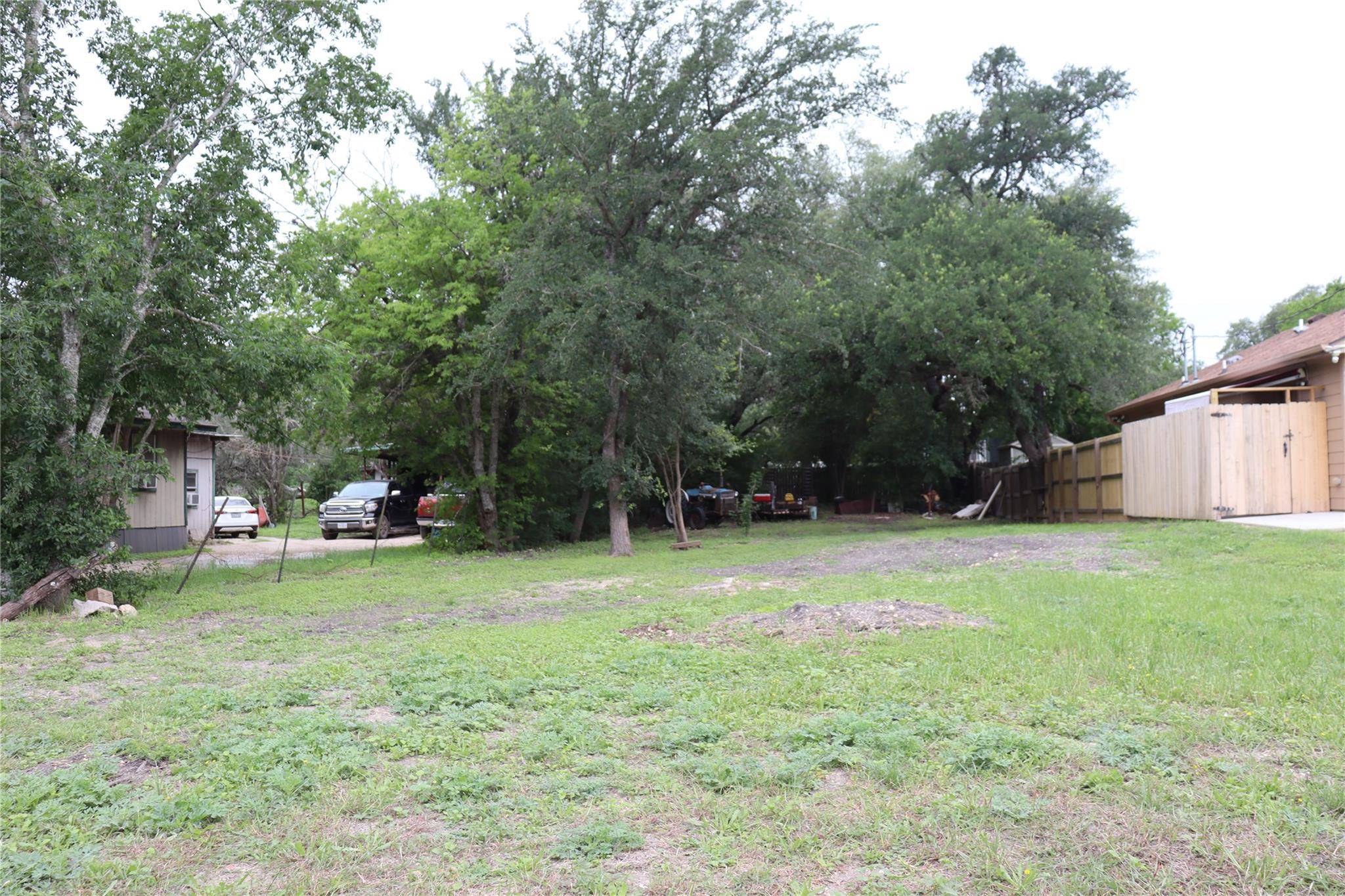 821 N Commerce ST, Lockhart, TX 78644