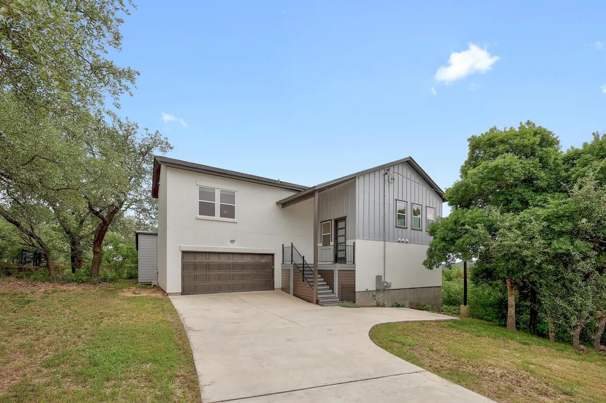 18716 W Lakeview DR, Jonestown, TX 78645