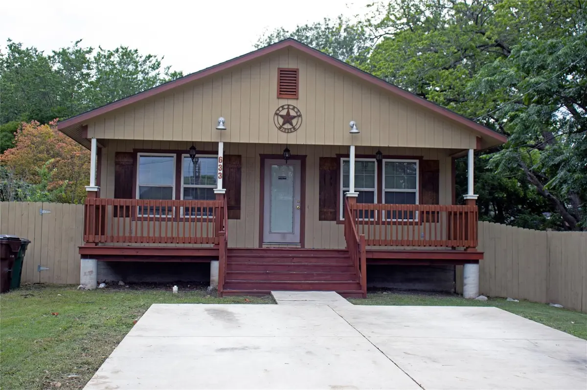 633 S Commerce ST, Lockhart, TX 78644