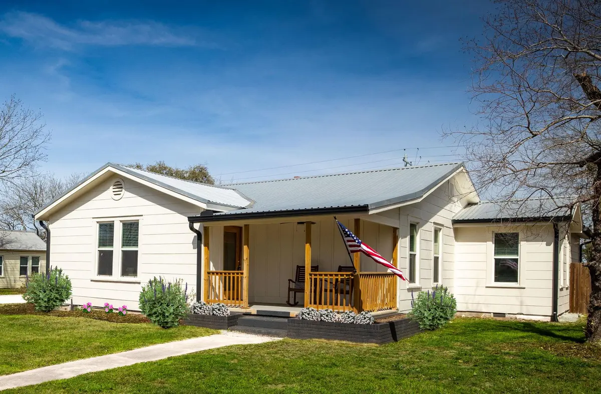 215 Paulus ST, Schulenburg, TX 78956