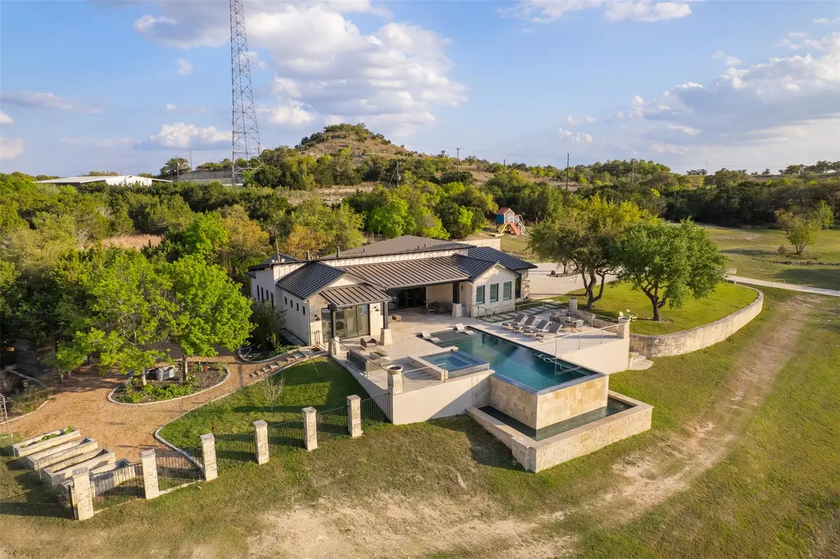 101 Rolling Hills RD, Blanco, TX 78606