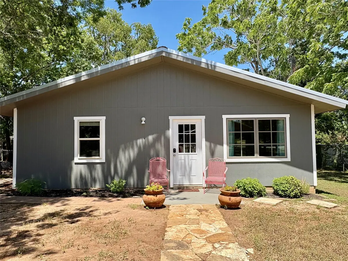 503 E Bluebonnet LN, Johnson City, TX 78636