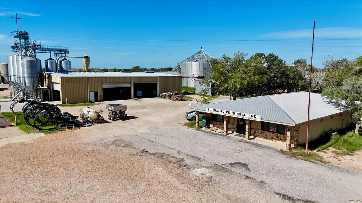 6022 Fm 532 RD, Moulton, TX 77975