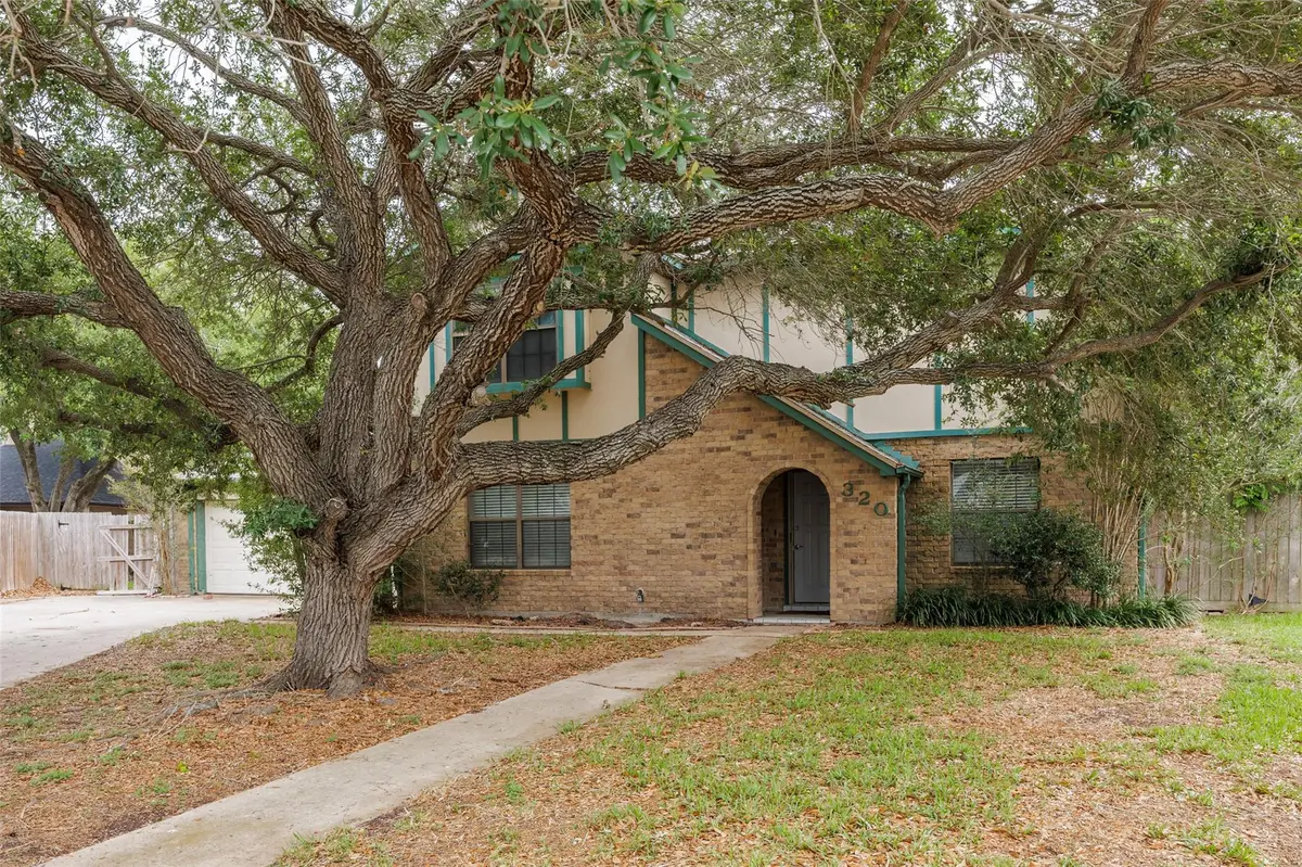 320 Long Pointe DR, Portland, TX 78374