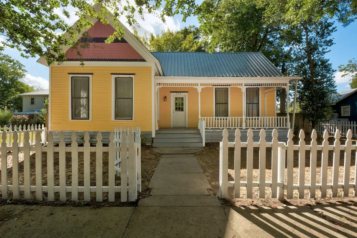 304 Olive ST, Smithville, TX 78957