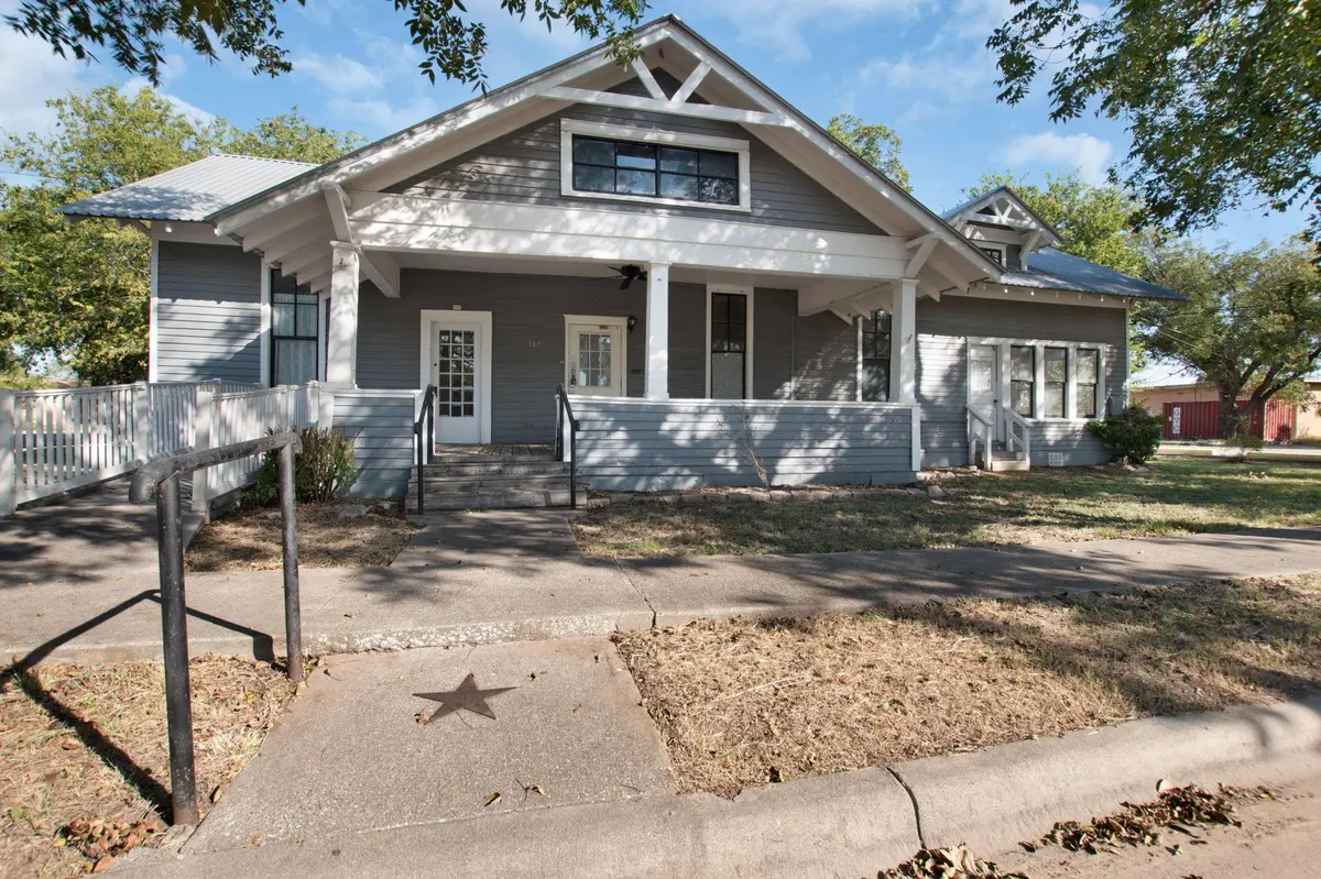107 W 5th ST, Lampasas, TX 76550