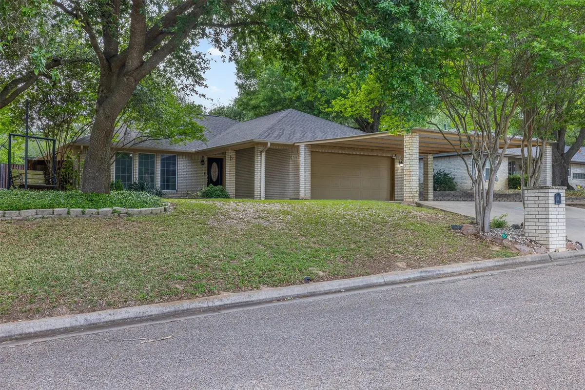 705 Palmer ST, Rockdale, TX 76567