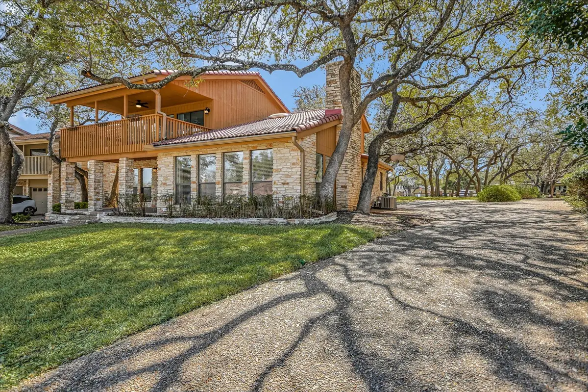 105 CRESCENT BLF, Austin, TX 78734