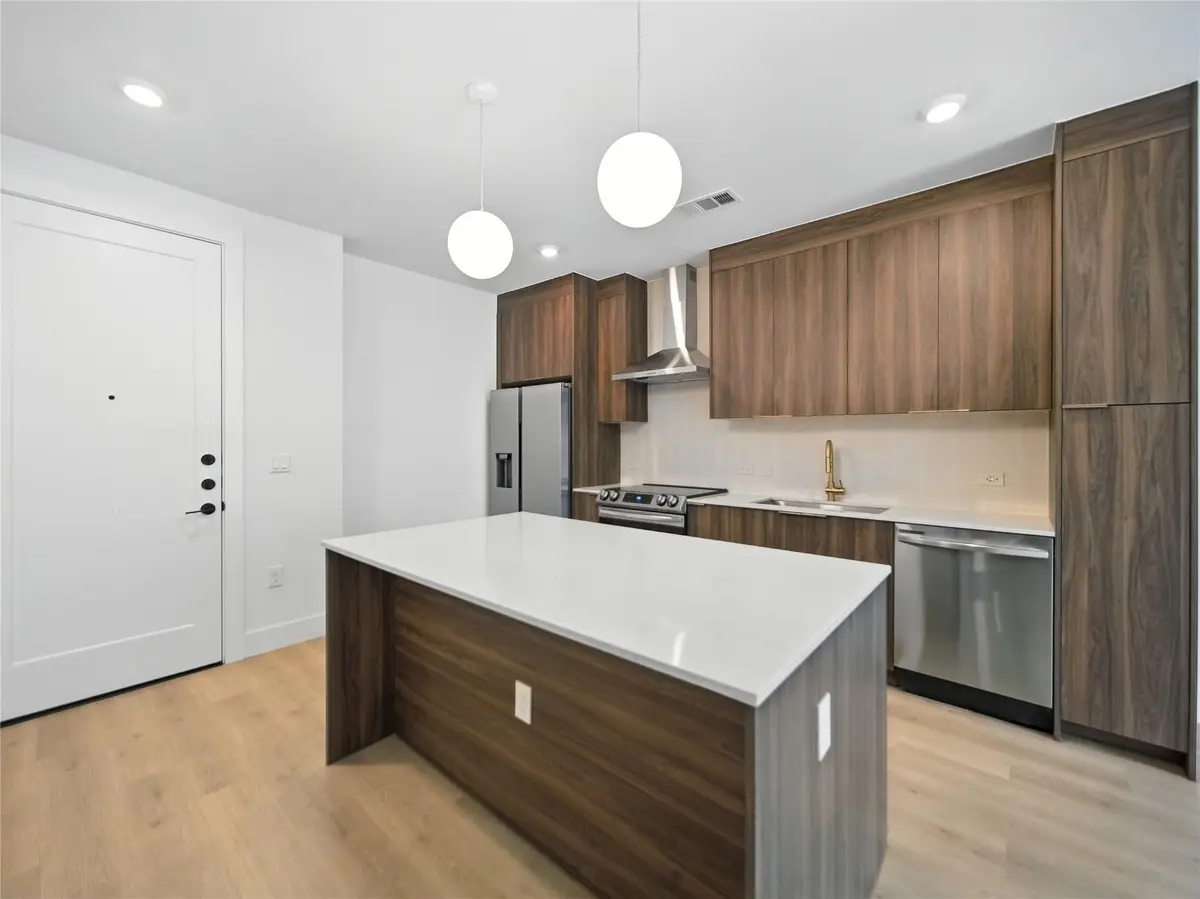 1701 Simond Ave #302, Austin, TX 78723