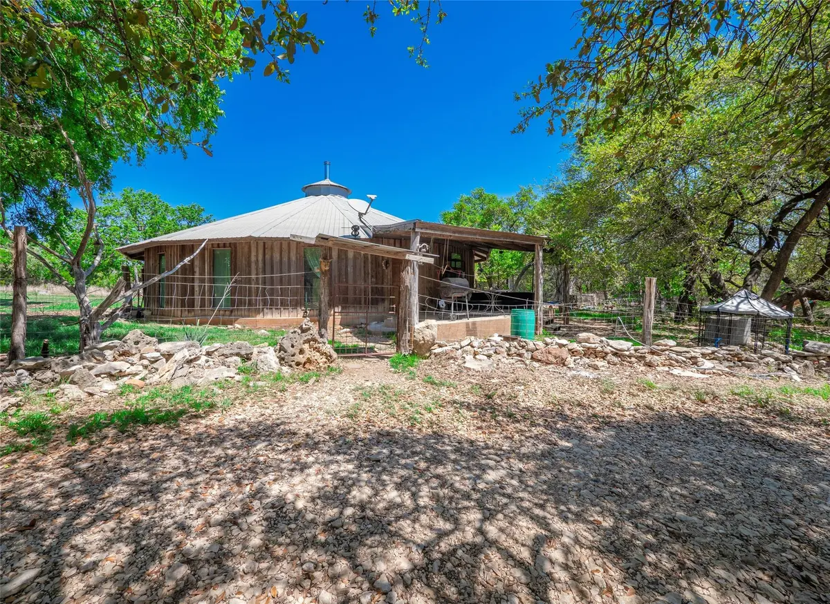 21500 Firefly RD, Florence, TX 76527