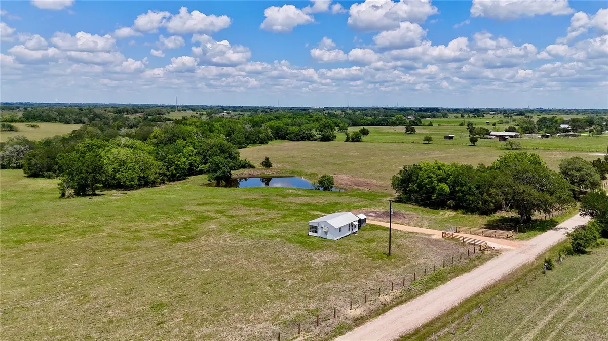 1070 Muehr RD, Weimar, TX 78962