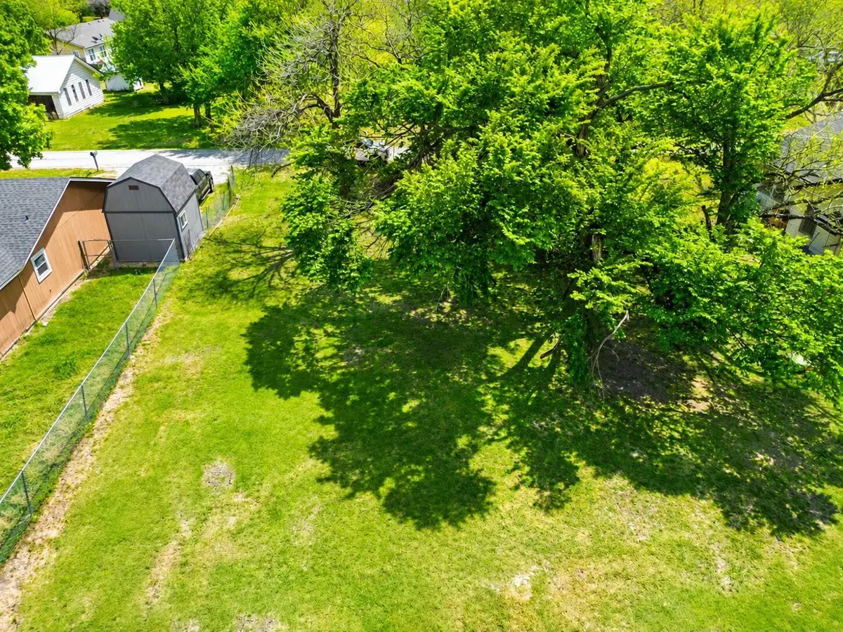 303 E Wolf ST, Granger, TX 76530