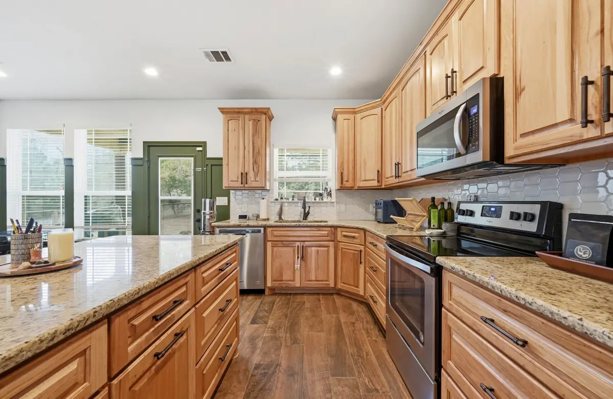 202 Cedar Hills DR, Elgin, TX 78621
