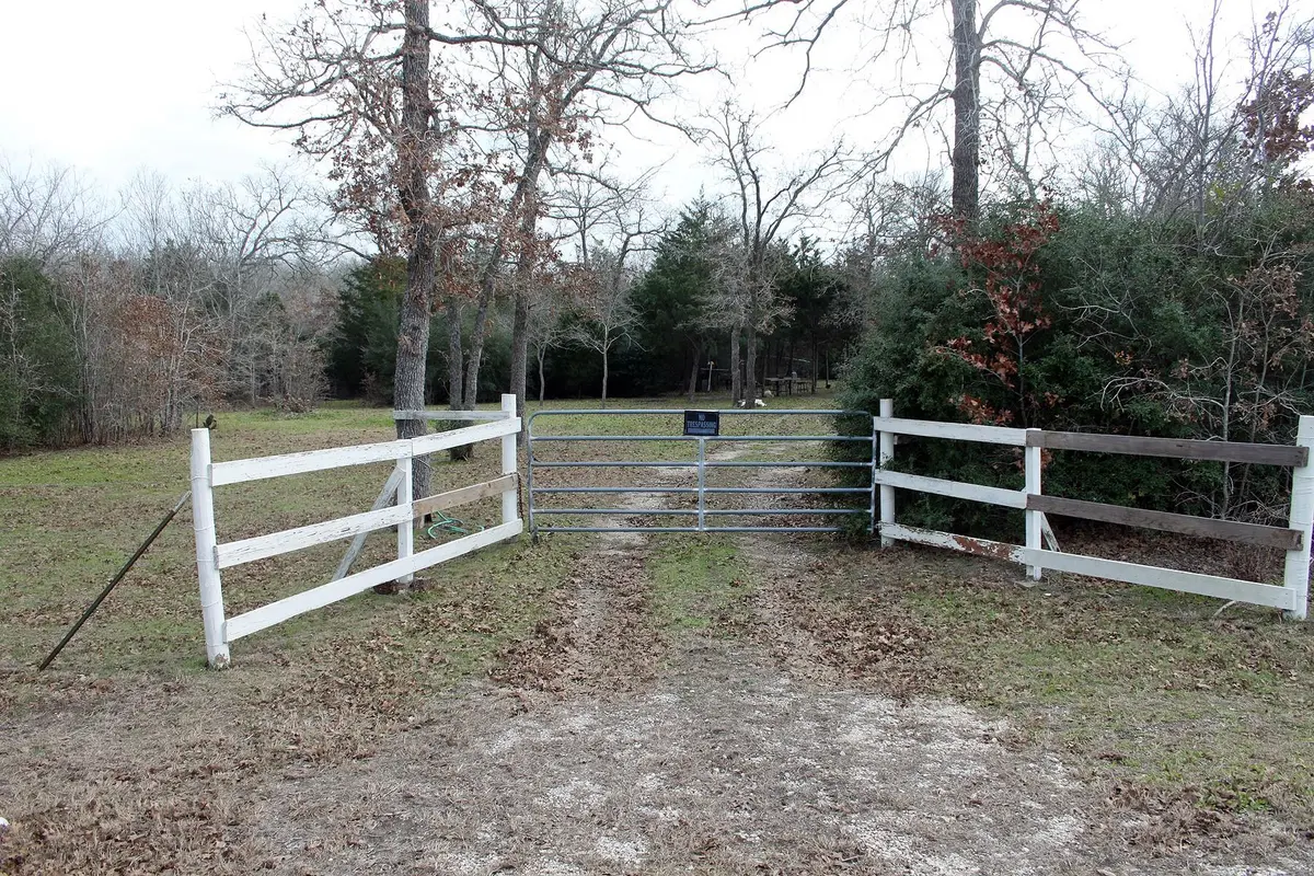 8729 E Fm 20 HWY, Dale, TX 78616
