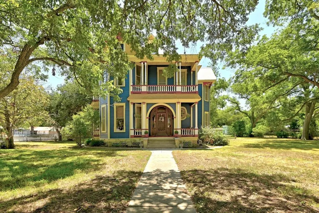 624 Saint Louis ST, Gonzales, TX 78629