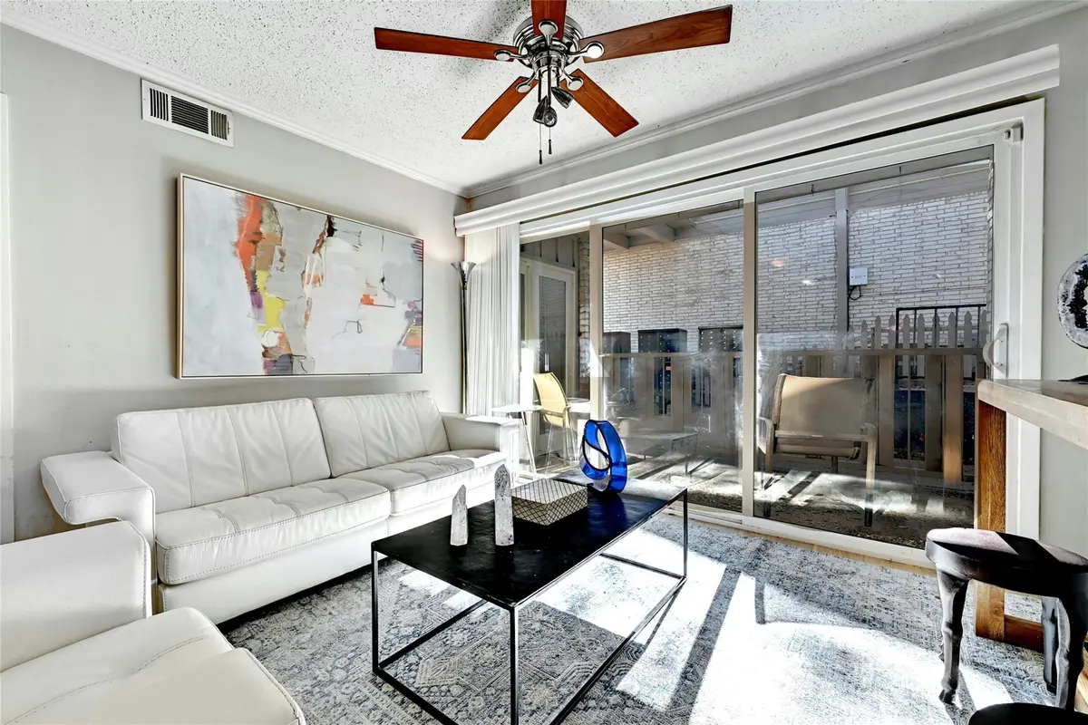 1304 Summit ST #101, Austin, TX 78741