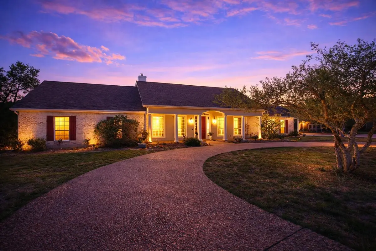 117 Vista Oaks DR, Dripping Springs, TX 78620
