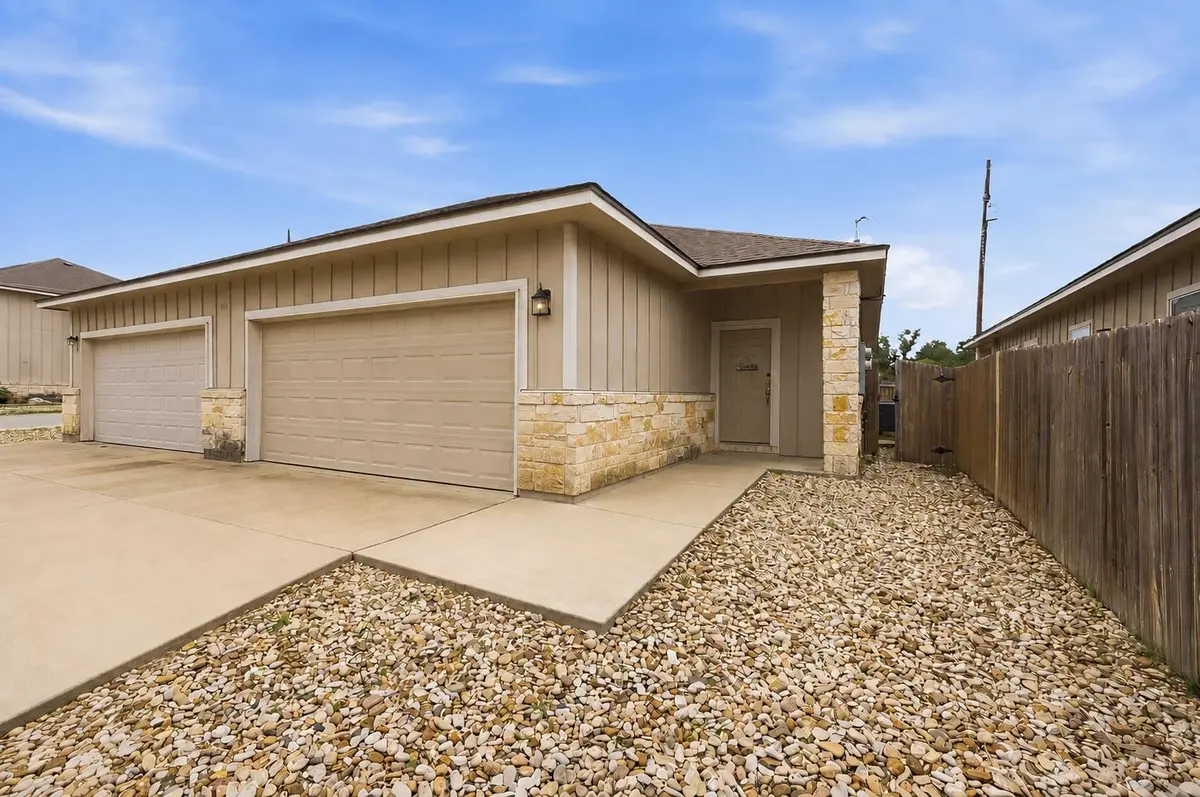 404 Carl Shipp DR, Liberty Hill, TX 78642