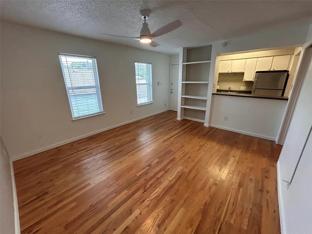 808 Winflo DR #210, Austin, TX 78703