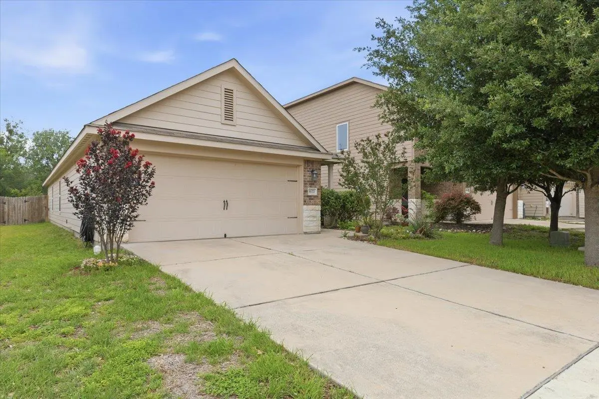 1672 Treeta TRL, Kyle, TX 78640