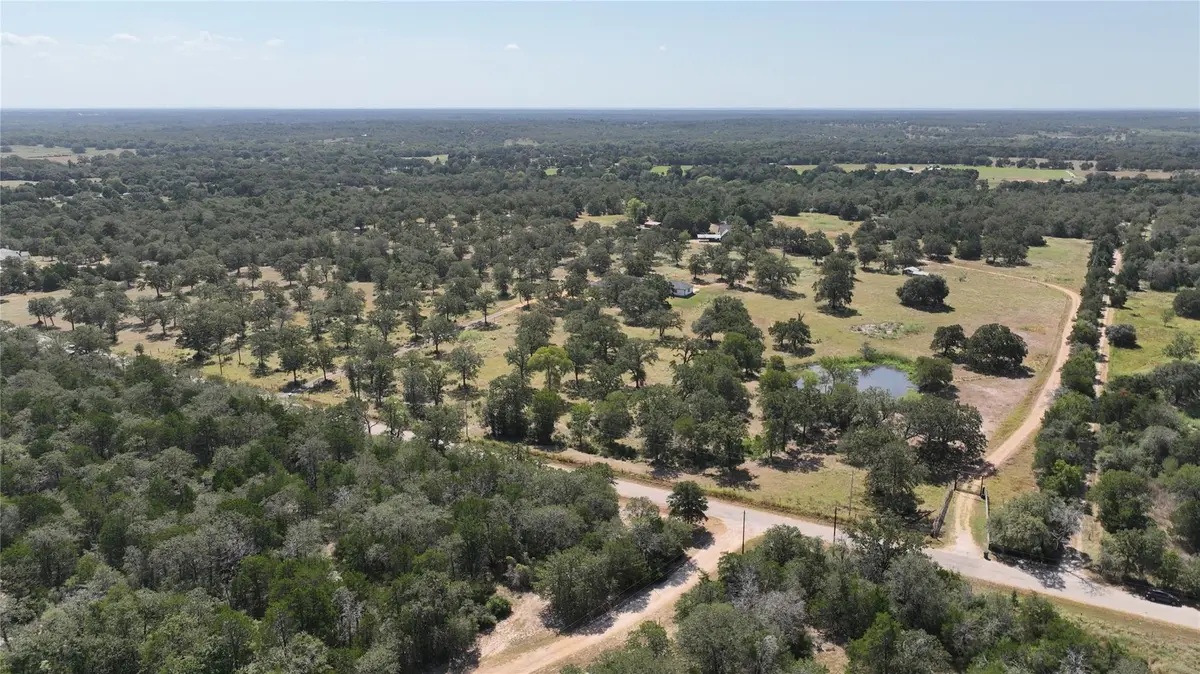 213 Joe Cole LN, Smithville, TX 78957