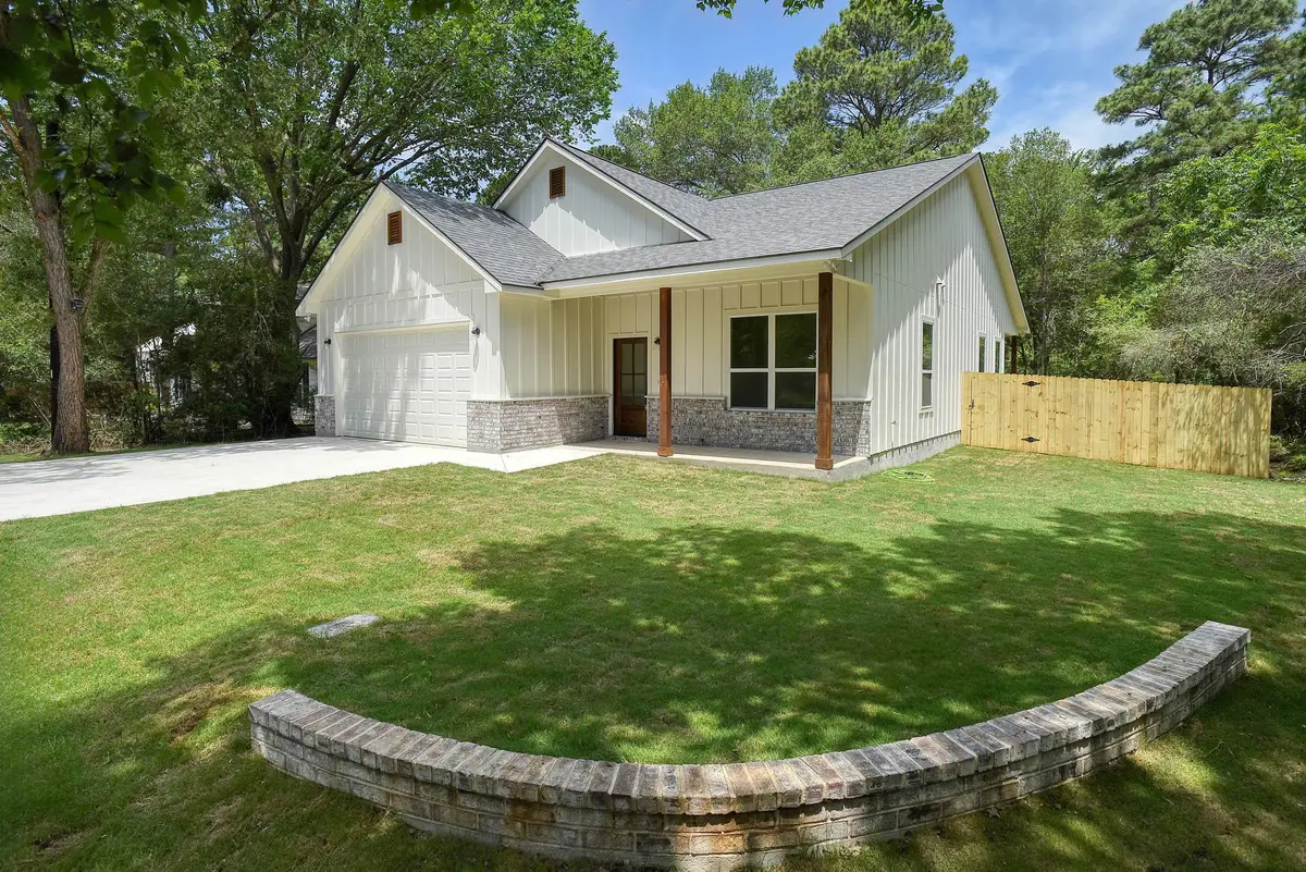 104 Pony Grass LN, Bastrop, TX 78602