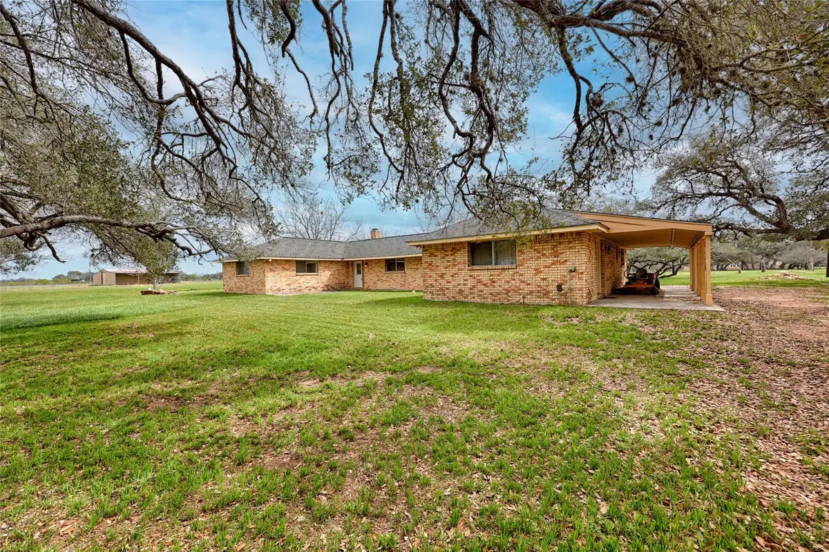 341 County Road 233 RD, Hallettsville, TX 77964