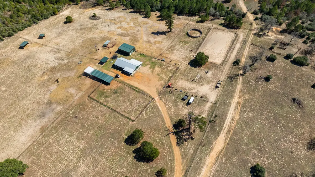 935 Highway 21 E, Paige, TX 78602