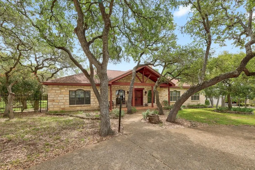 95 Augusta DR, Wimberley, TX 78676