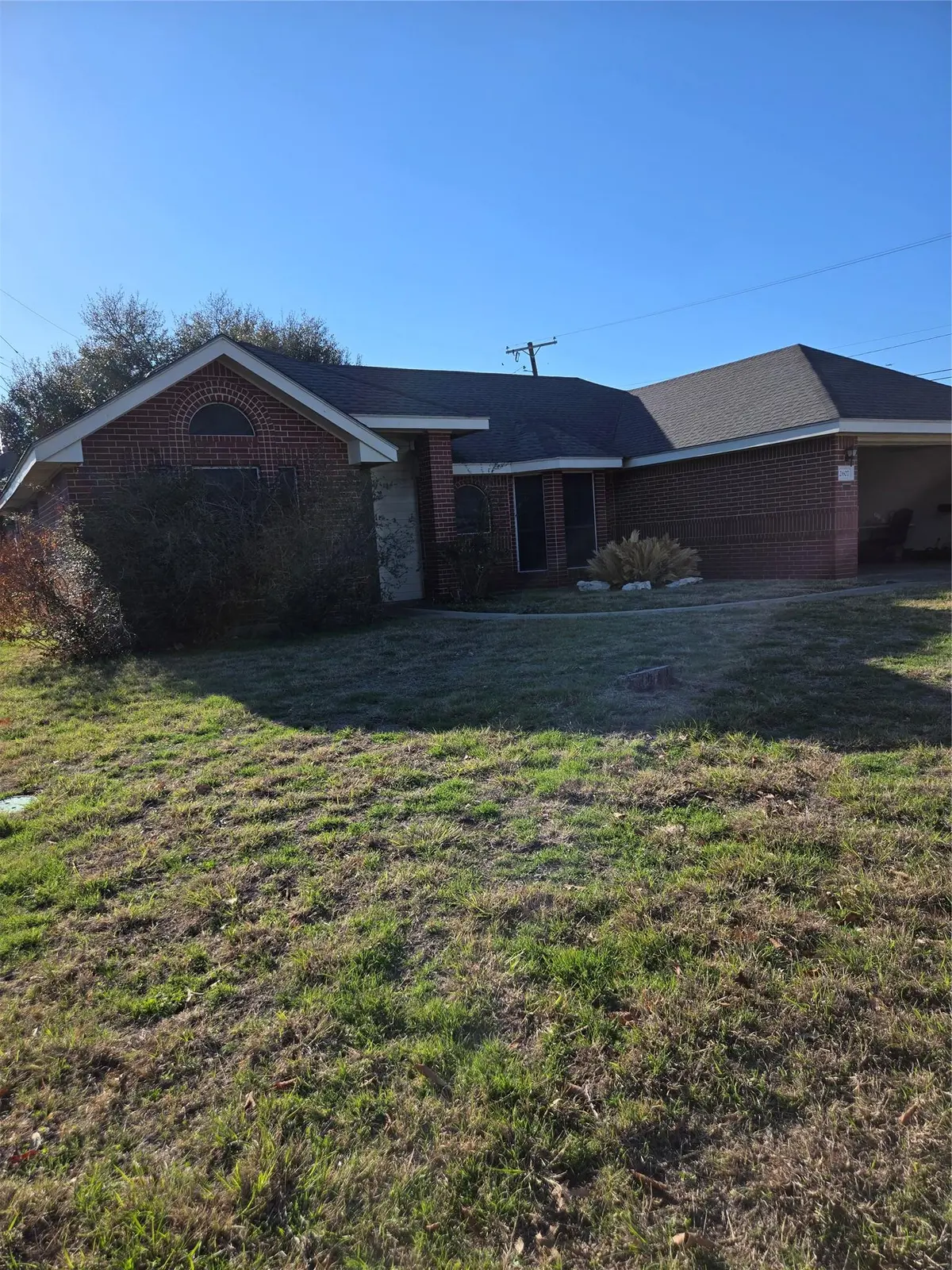 2607 Cherrylawn DR, Taylor, TX 76574