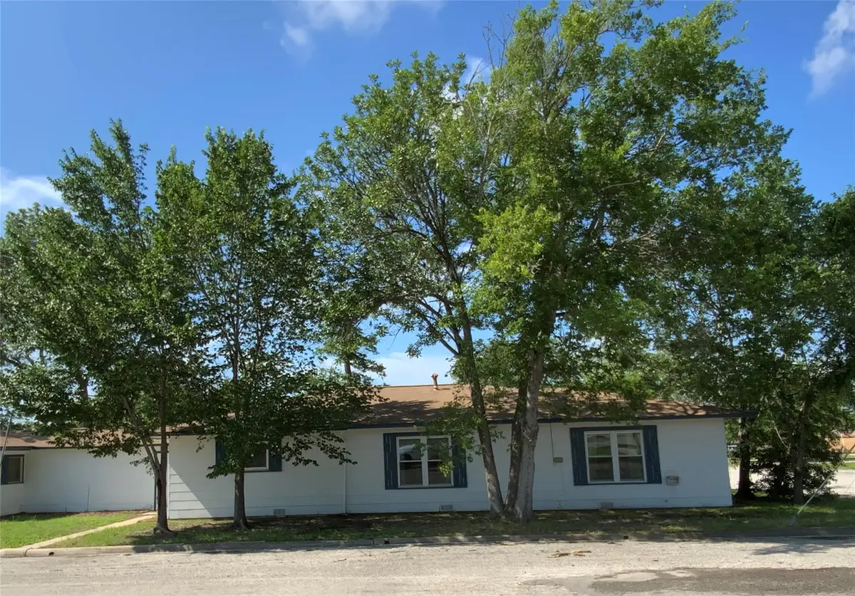 408 S Grimes ST, Giddings, TX 78942