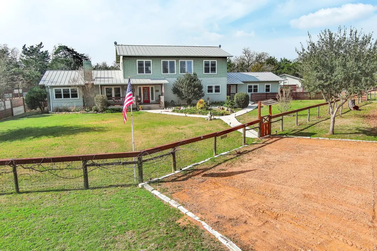 418 Vyvjala RD, Smithville, TX 78957