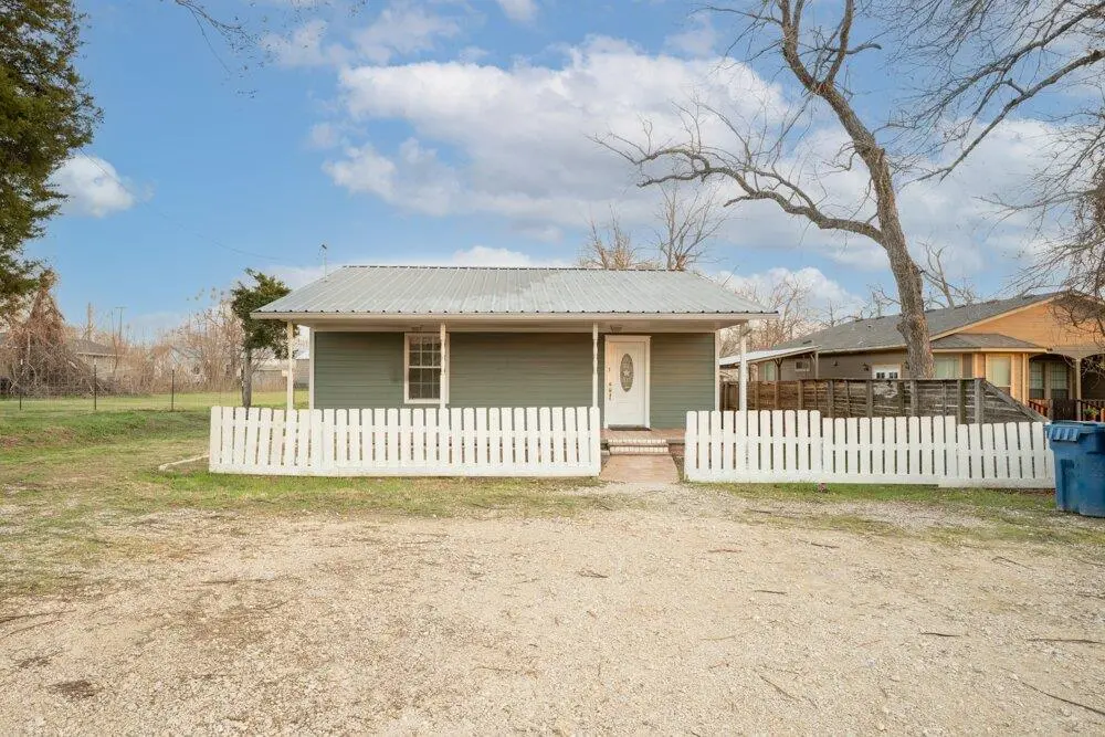 207 Harris ST, Elgin, TX 78621