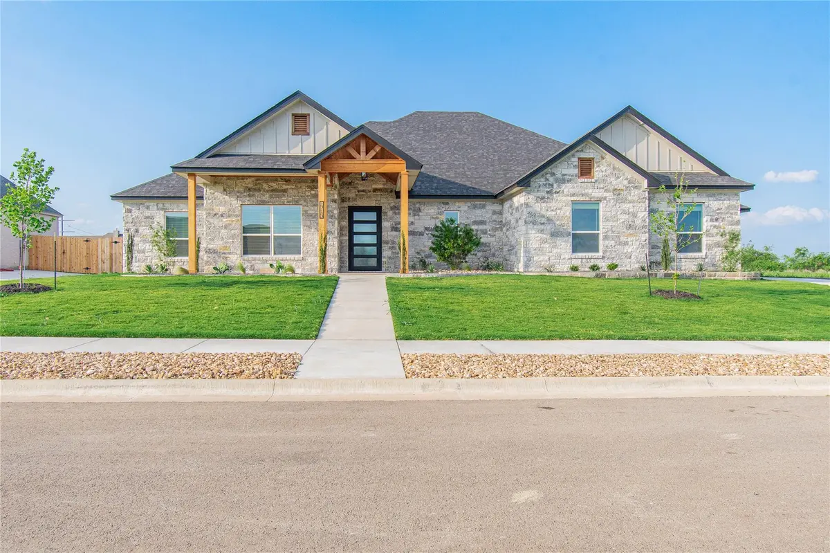 1713 Kellan DR, Salado, TX 76571