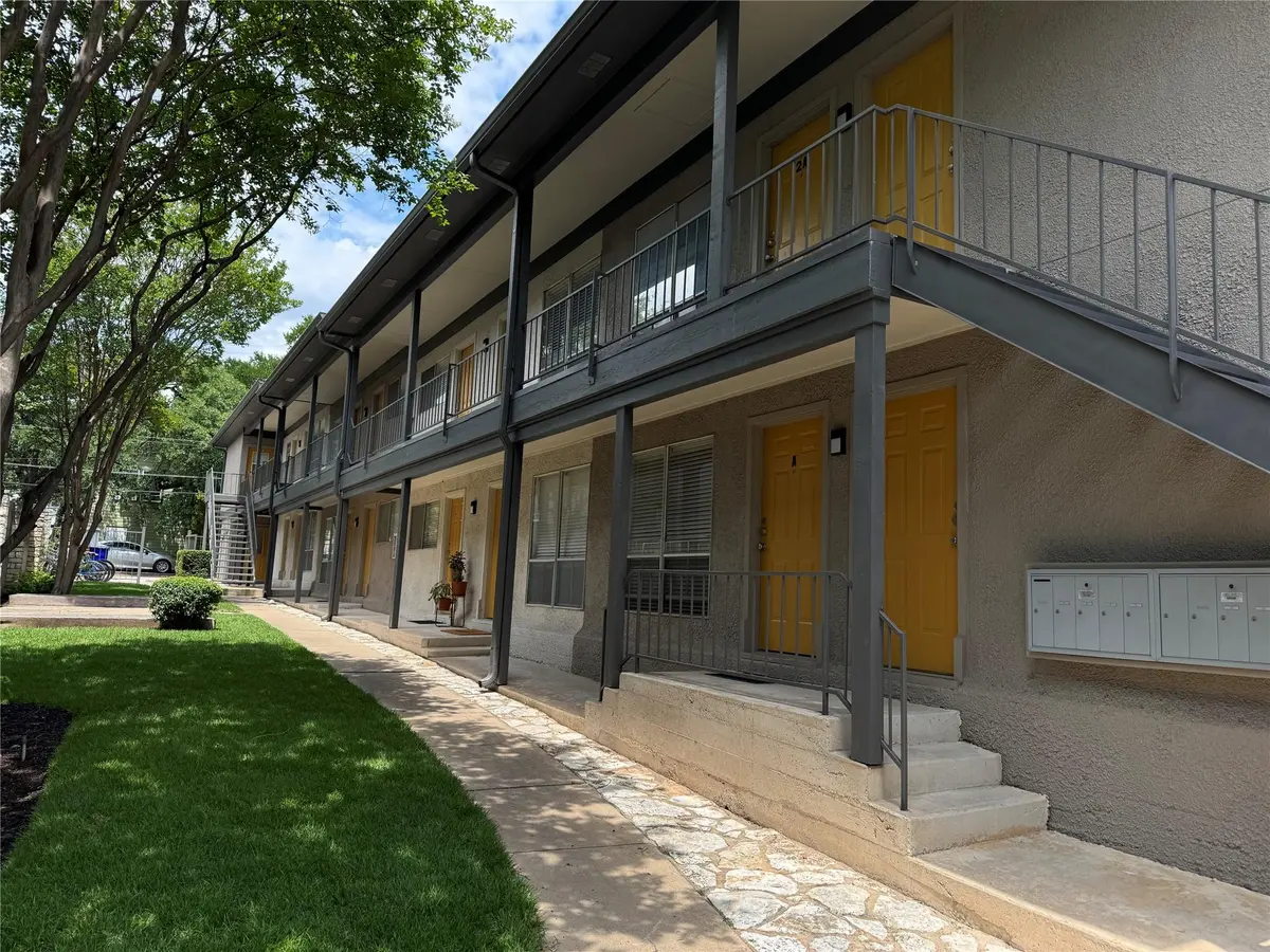 304 E 34th ST, Austin, TX 78705