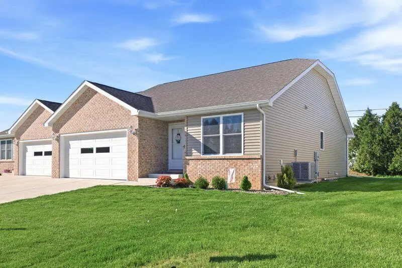 82 Prince William CT, La Porte, IN 46350