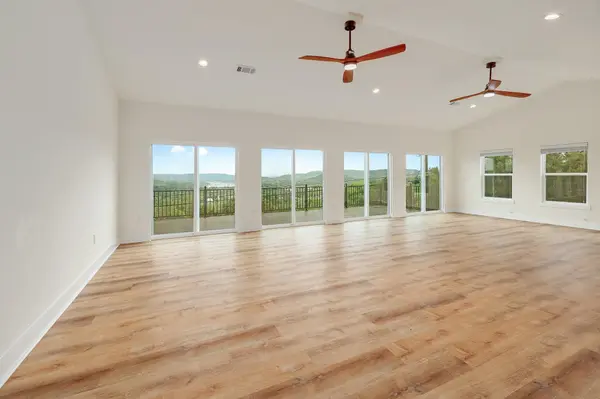 18716 W Lakeview DR, Jonestown, TX 78645