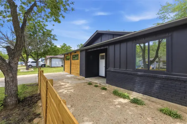 4400 Dovehill DR, Austin, TX 78744