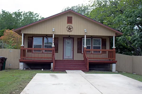633 S Commerce ST, Lockhart, TX 78644