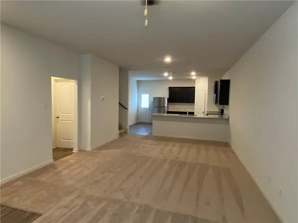 105 Brunswick LN, Jarrell, TX 76537