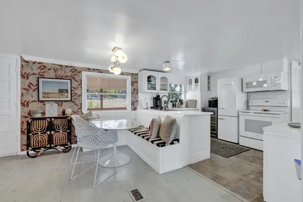 901 Glenn DR, Canyon Lake, TX 78133