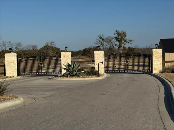 41 Hawthorne LN, Spicewood, TX 78669