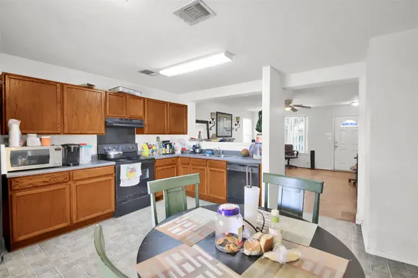 804 Dawlish DR, Pflugerville, TX 78660