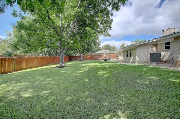 1902 E 18th ST, Georgetown, TX 78626