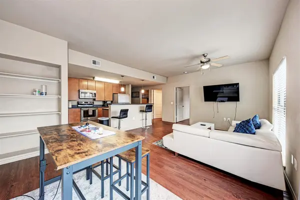 5117 N Lamar BLVD #304, Austin, TX 78751