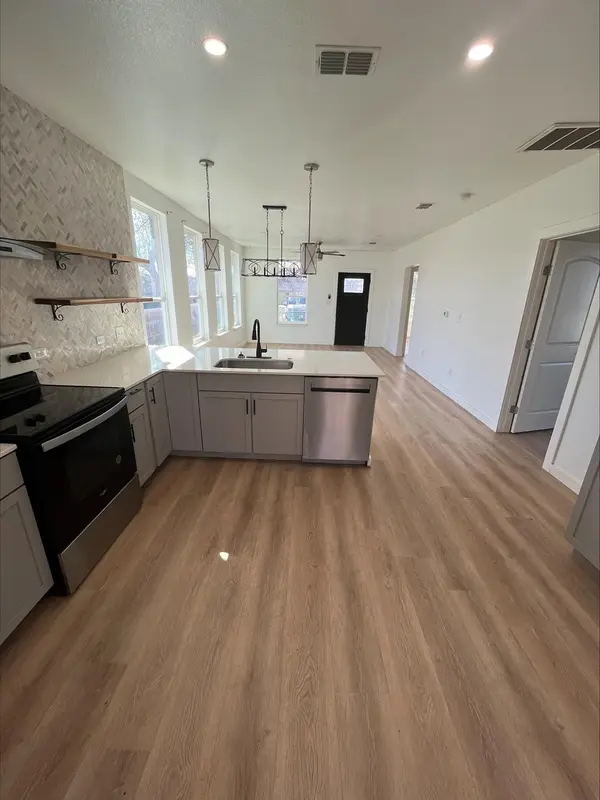 115 W Ila ST, Elgin, TX 78621