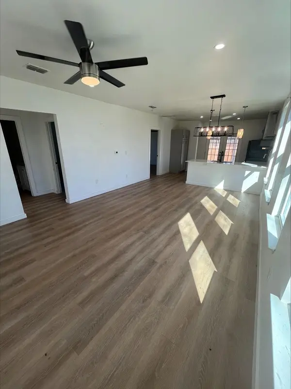 115 W Ila ST, Elgin, TX 78621