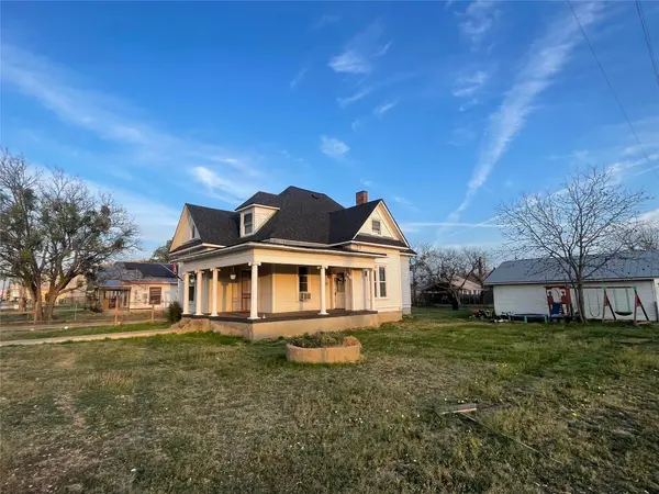 215 W Main ST, Lometa, TX 76853