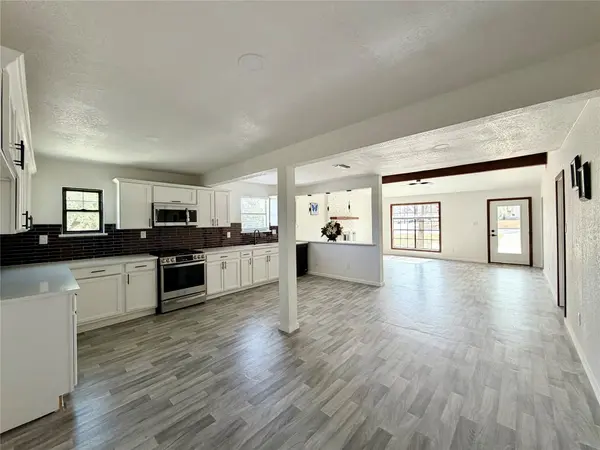 1504 Parkview LN, San Marcos, TX 78666