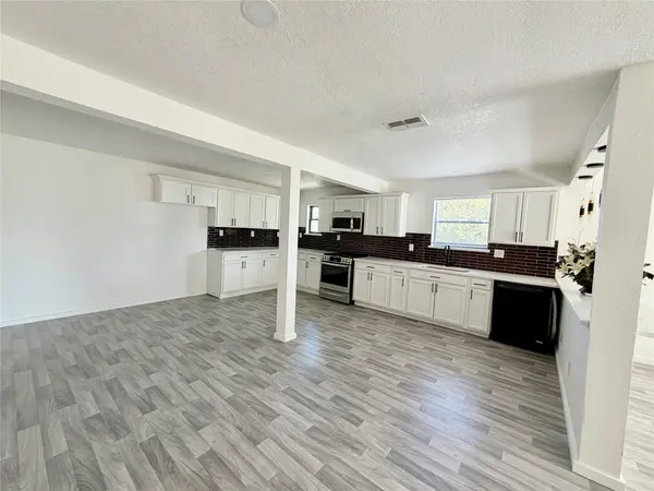 1504 Parkview LN, San Marcos, TX 78666